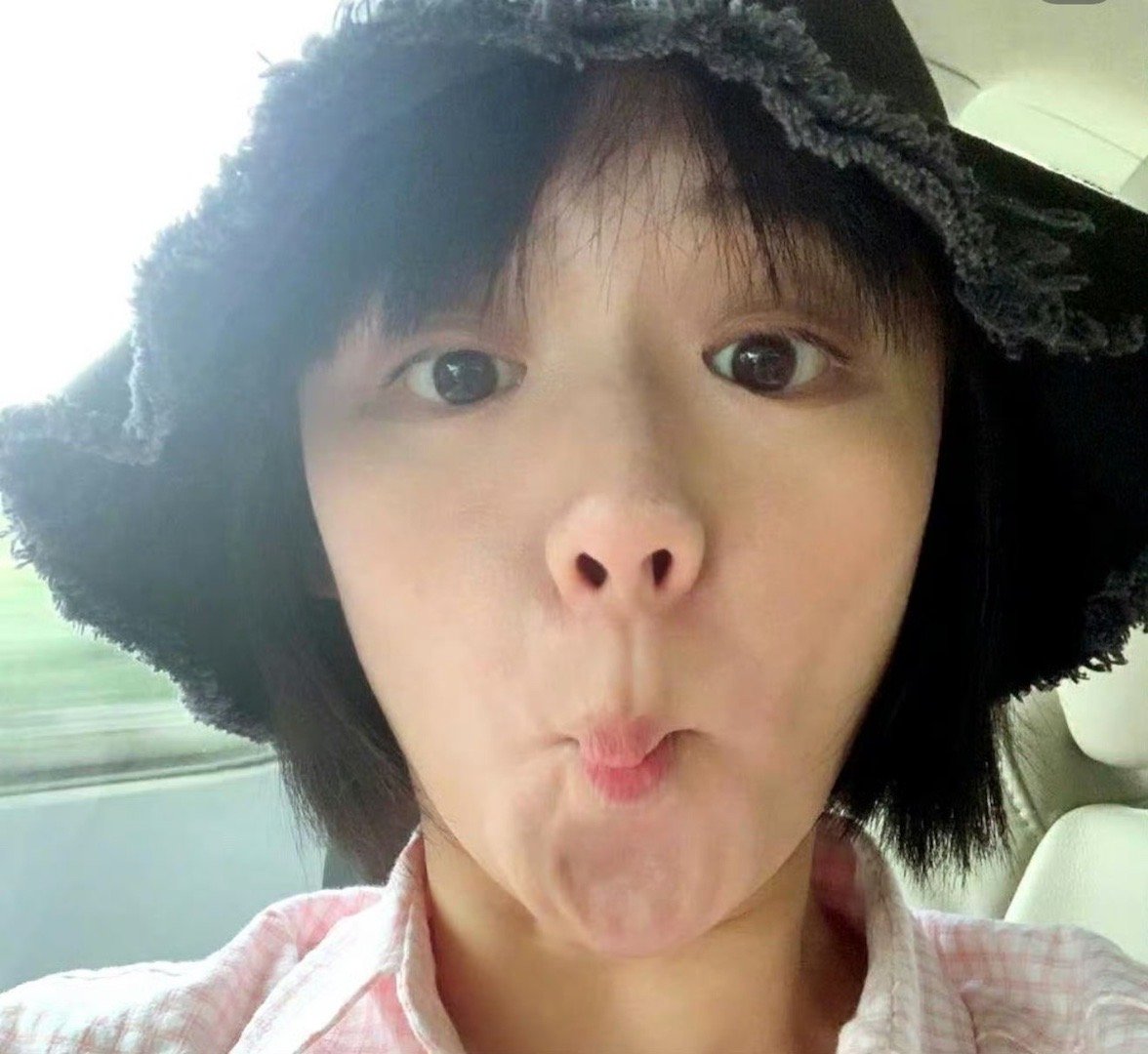 不知道马姓明星真的很抽象别人不知道 思纯真的很抽象最近那个造型太有味了 真的笑不