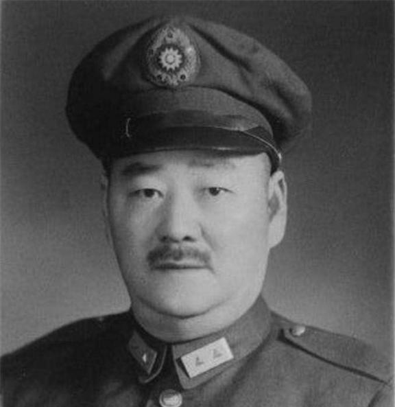 国民党上将刘峙的父亲，因纠纷被乡邻打死，多年后已经发迹的刘峙回到家乡，亲戚让他为