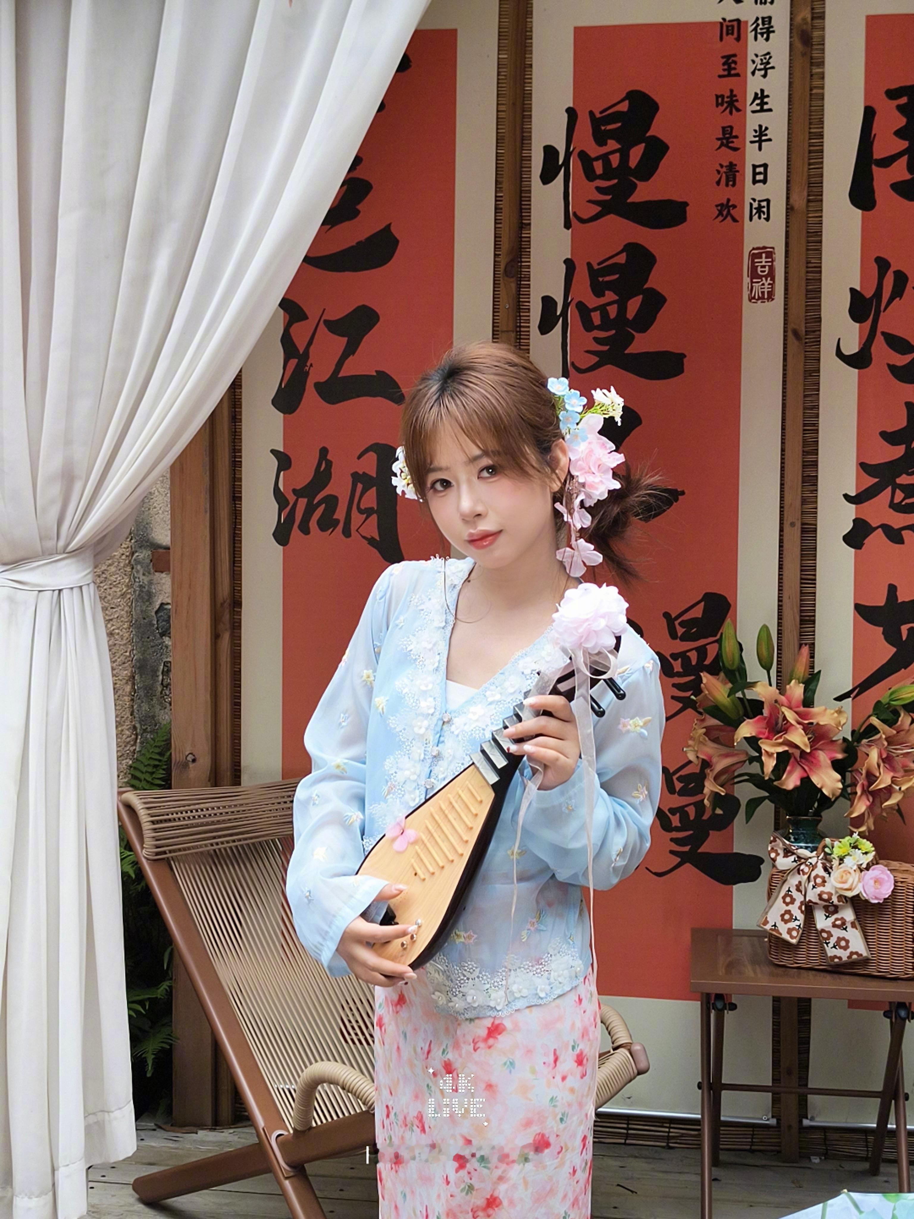 小娘惹的松弛感，这就是荣耀 600 Pro 4K Live图的意义～ 