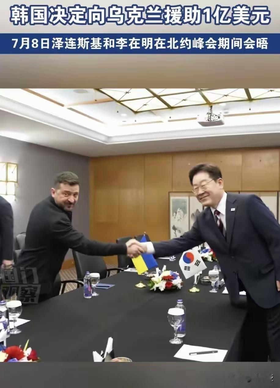 乌克兰总统泽连斯基
近几年的变化
第一，最开始，到处求援助
第二，中间两年，到全