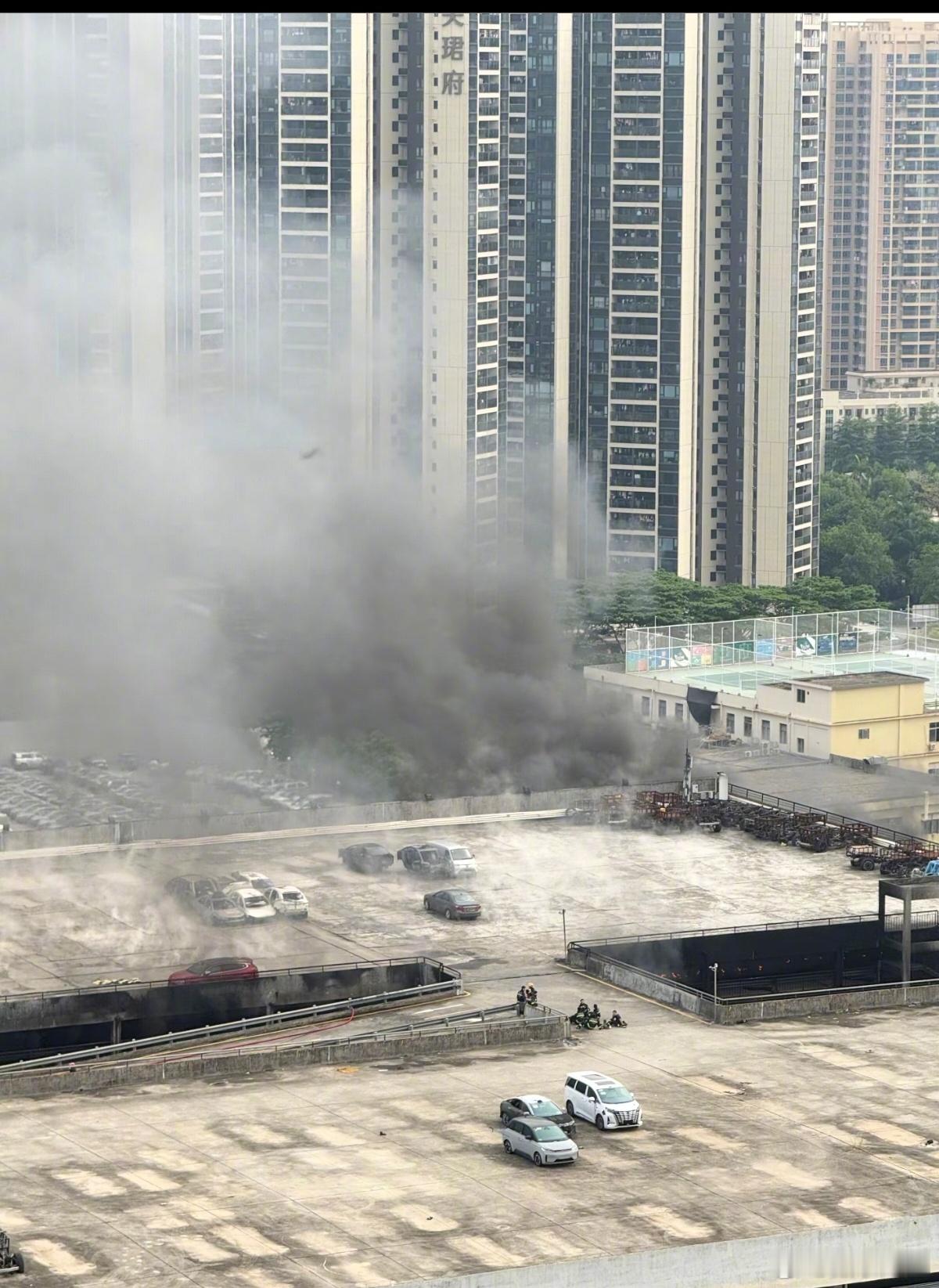 官方通报深圳比亚迪火灾🚒🚒🚒比亚迪方面有回应了：今日凌晨，我司坪山园区一立