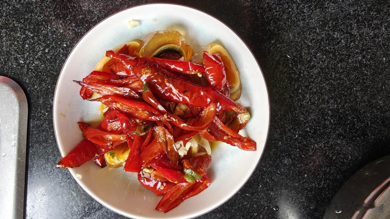 自制私房菜：红椒皮蛋，五彩苦瓜，剁椒花生