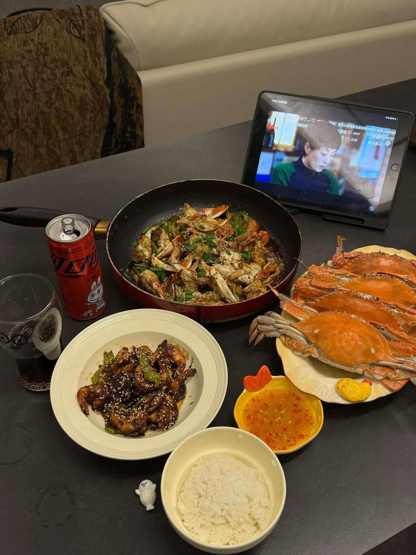 没有惊天动地,只有细碎欢喜,三餐四季温柔有趣。 