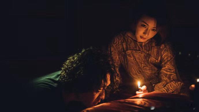 高叶从小学开始看世界杯高叶看世界杯长大的原来大嫂高叶不仅演技精湛，还是个资深球迷