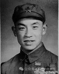 【没想到，迟浩田背后，原来有一个成就他的人看到这张20世纪50年代，迟浩田和姜青