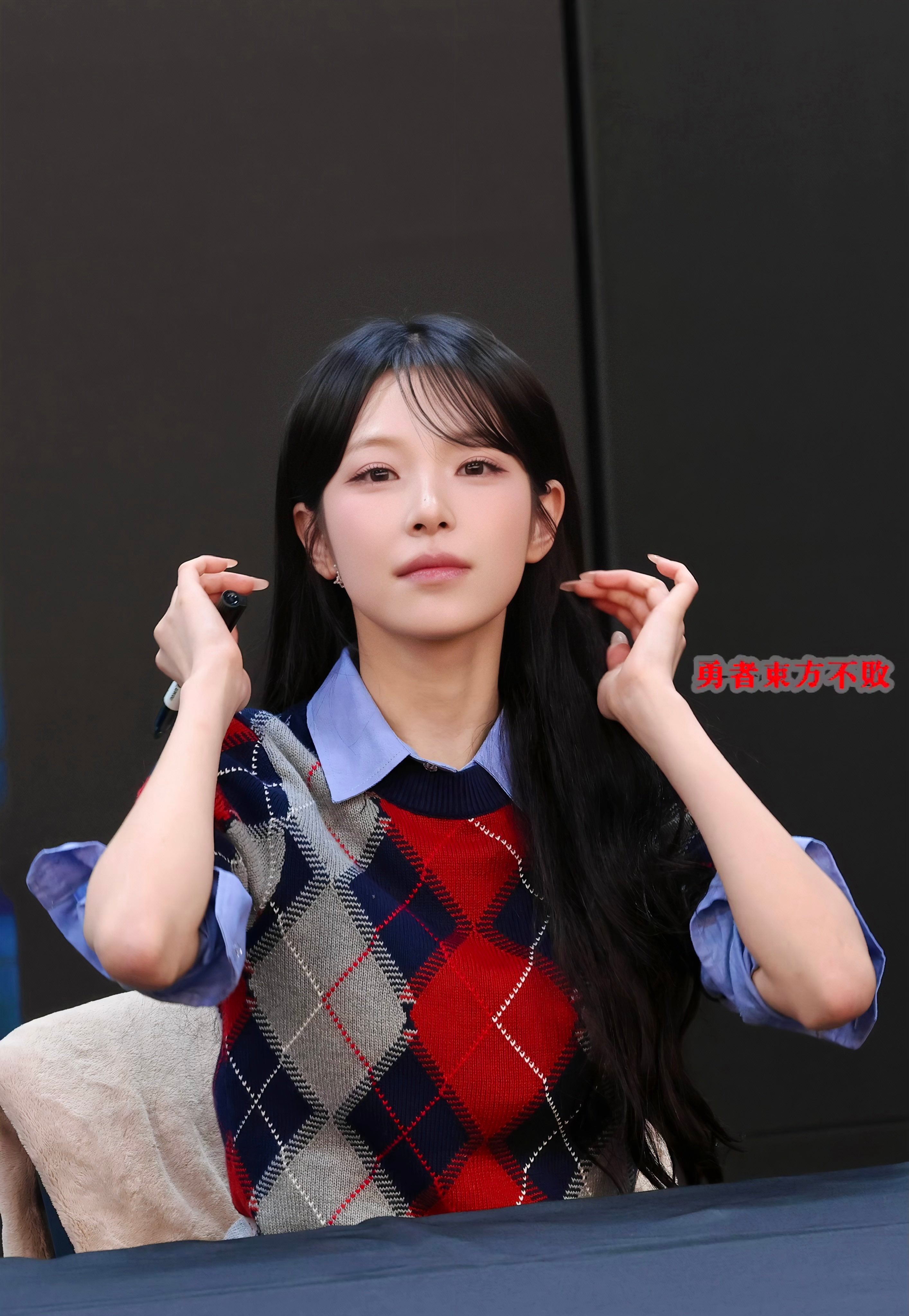 白知宪[超话]  🐳蜜罐甜心白知宪 260801 AM签售 饭拍高清26100