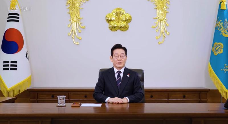戴着双重枷锁前行：韩国光鲜表象之下，两套制度枷锁长期束缚自身主权
 
很多人会讨