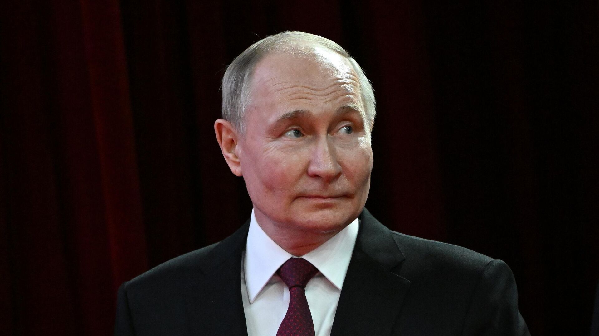 俄罗斯总统普京谈及重返七国集团可能性时表示，在当前形势下难以想象与G7成员国的互