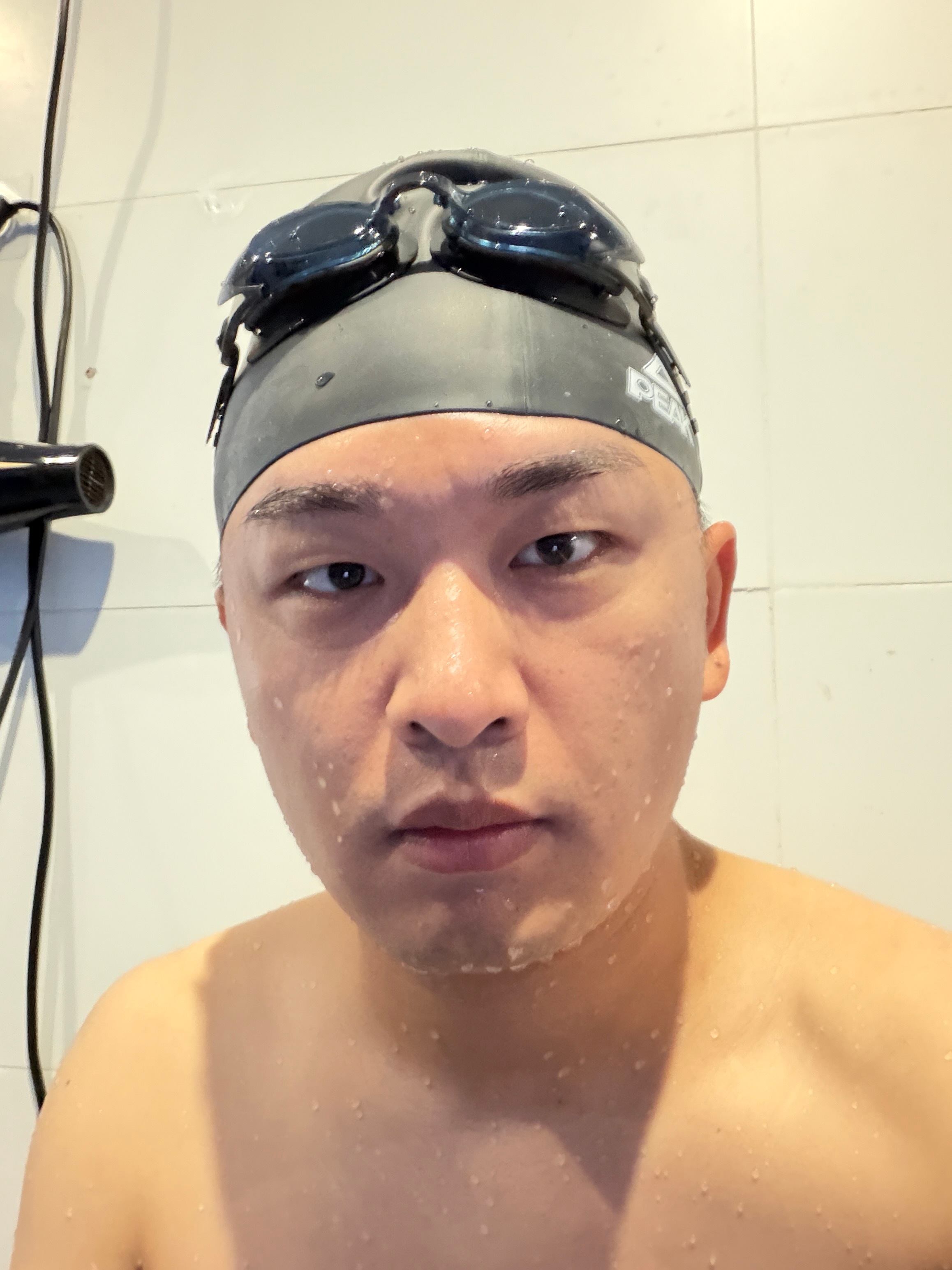 今天不整室内爬坡了，改游泳！[流鼻血] ​​​