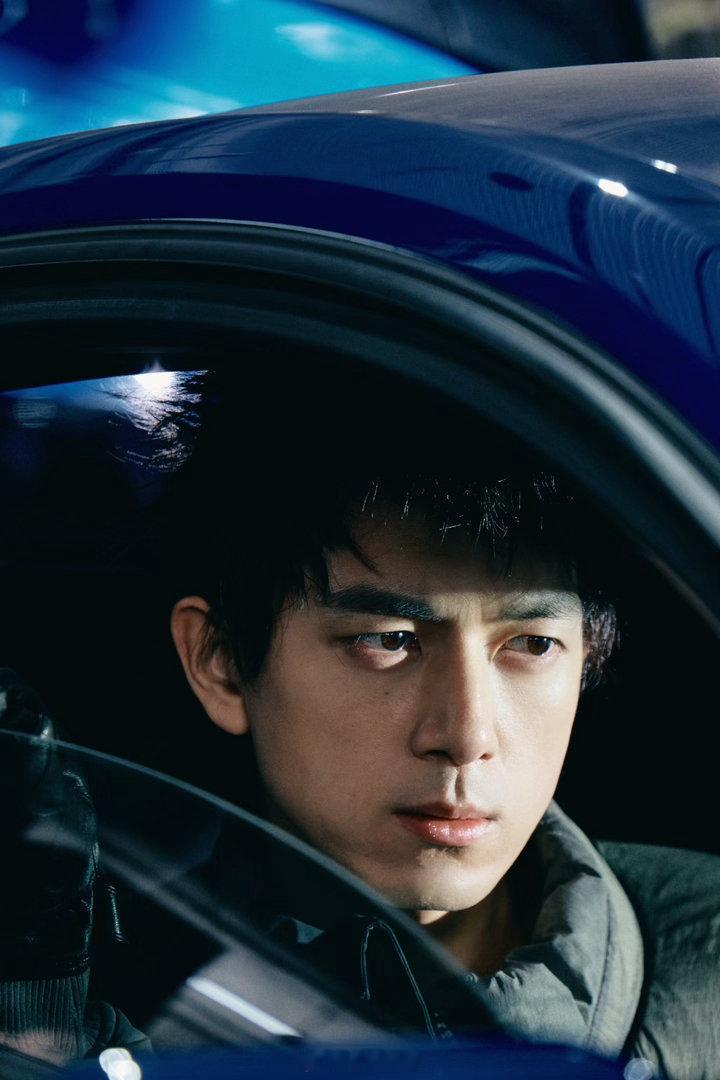 李现也叫李甜甜 上一秒还在被李现清冷的眼神帅到，下一秒他一咧嘴笑就瞬间被甜晕。他