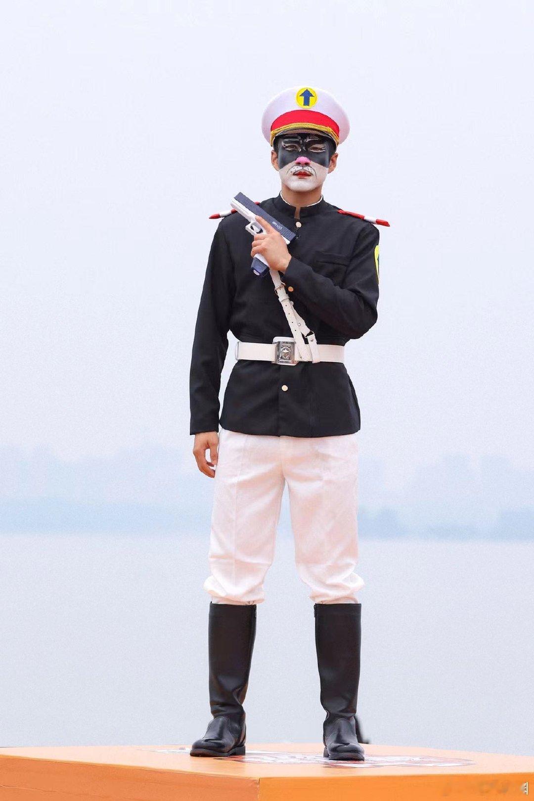 #韩东君的绅士手#咱们就是说韩东君也是个绅士男好吧，对女生真的又温柔又绅士的，这