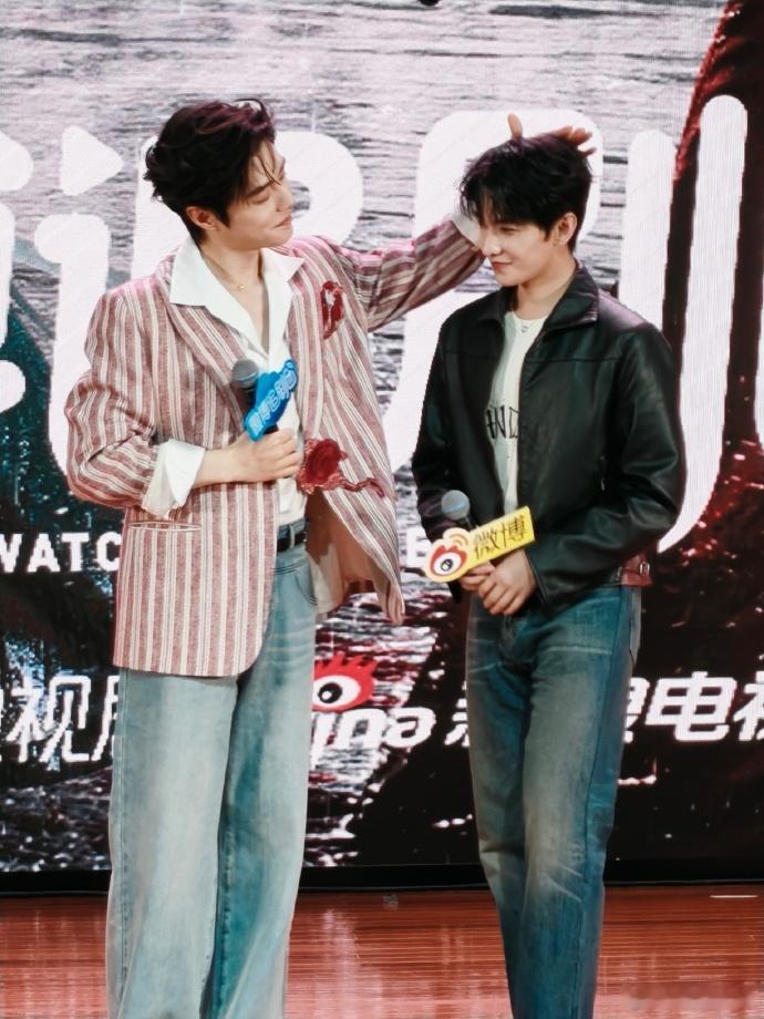展昭白玉堂决裂 以前觉得👖猫鼠是欢喜冤家，现在才发现他们是灵魂伴侣。这场决裂不
