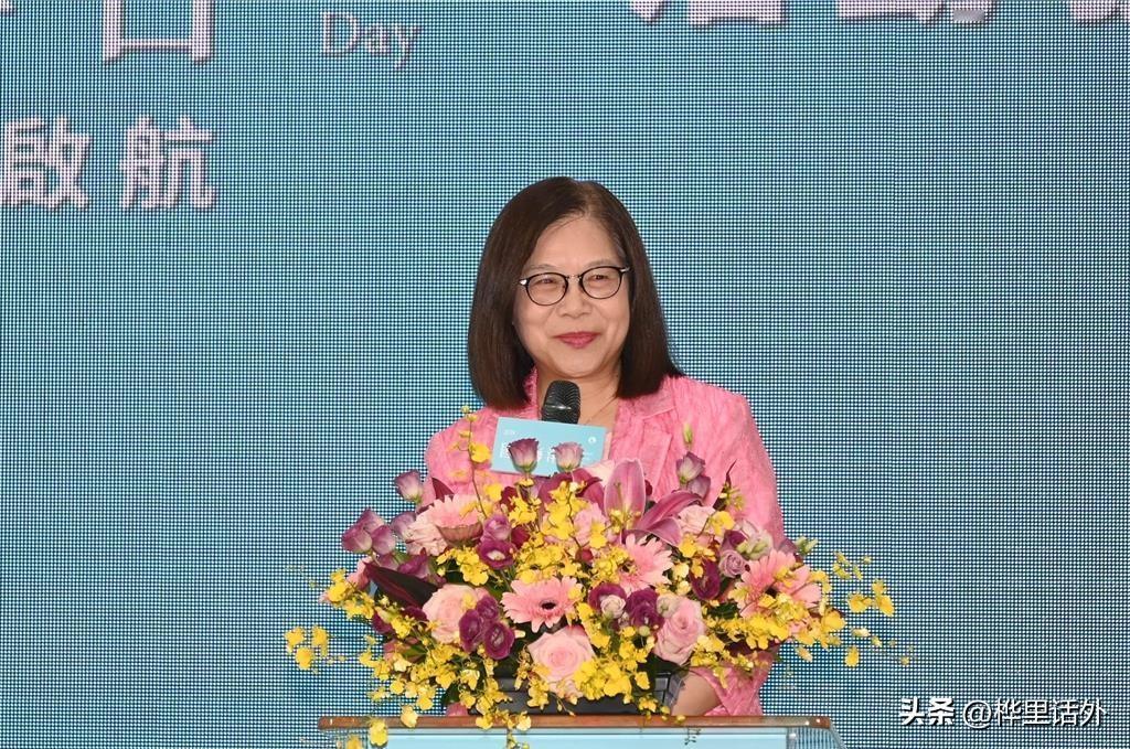 台海巡要参加汉光军演，要下水更大军舰，但是大家的注意力都在这个美女身上
 
今天