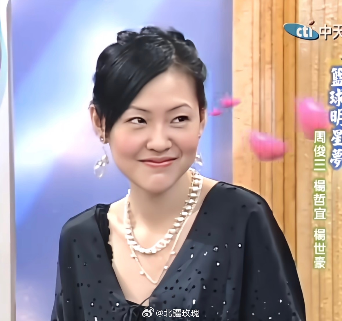 刷到早期康熙来了的小S徐熙娣，她真的好可爱...非常自然的萌.... 
