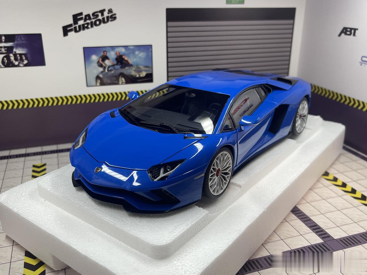 国庆期间，模型也有短暂的特价，就拿这台Autoart的兰博基尼大牛来说，从120