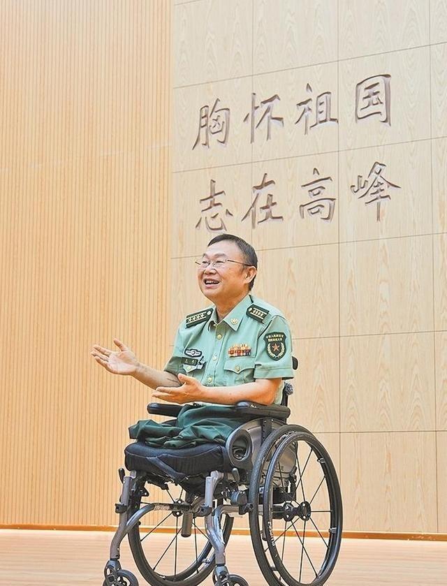 他才是青年 该追的星 ！
2026年7月29日这一天，"时代楷模"的荣誉称号被授