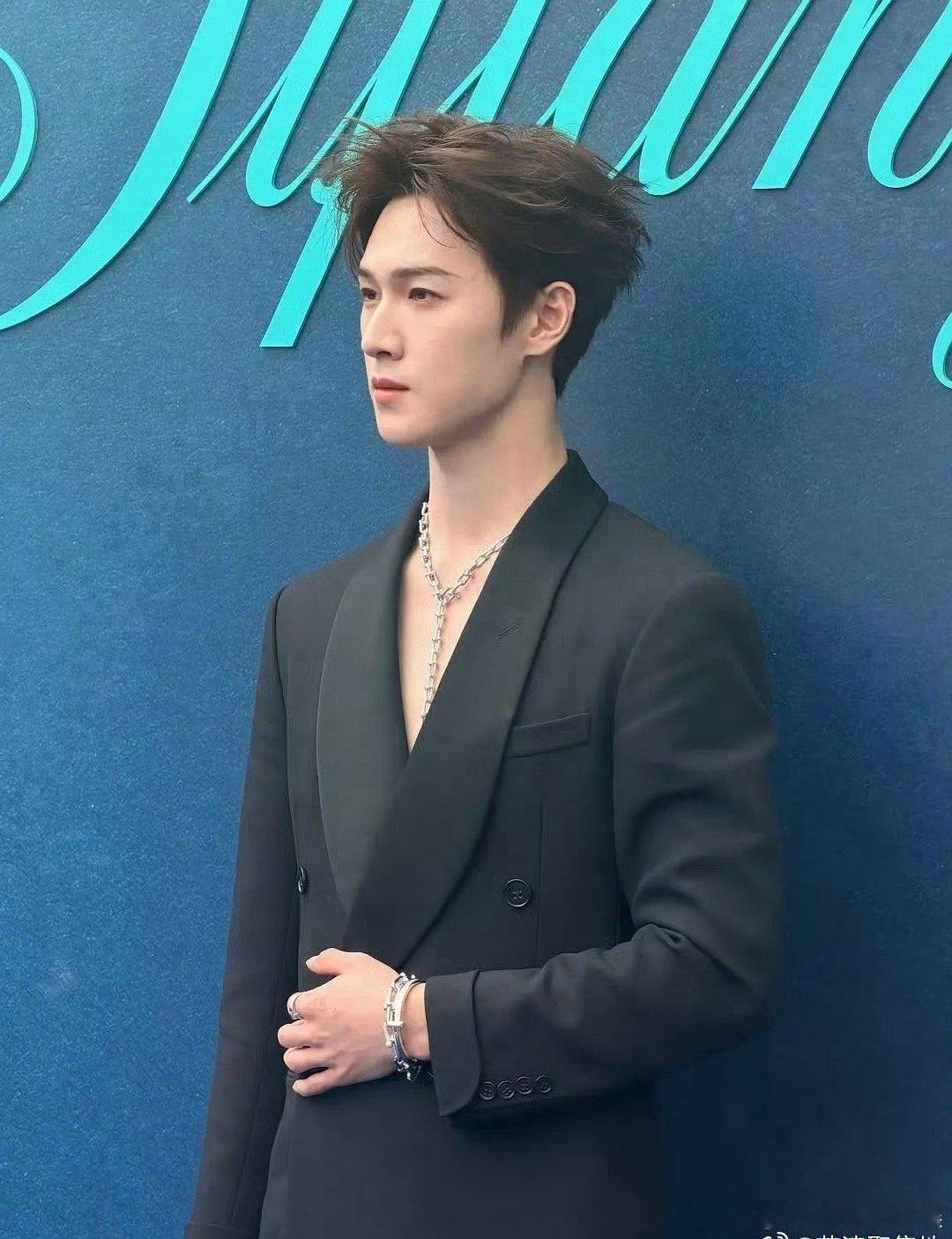 气质这一块还是得看李云睿，王星越还是年龄小的缘故吧这气质这一块有点跟不上 