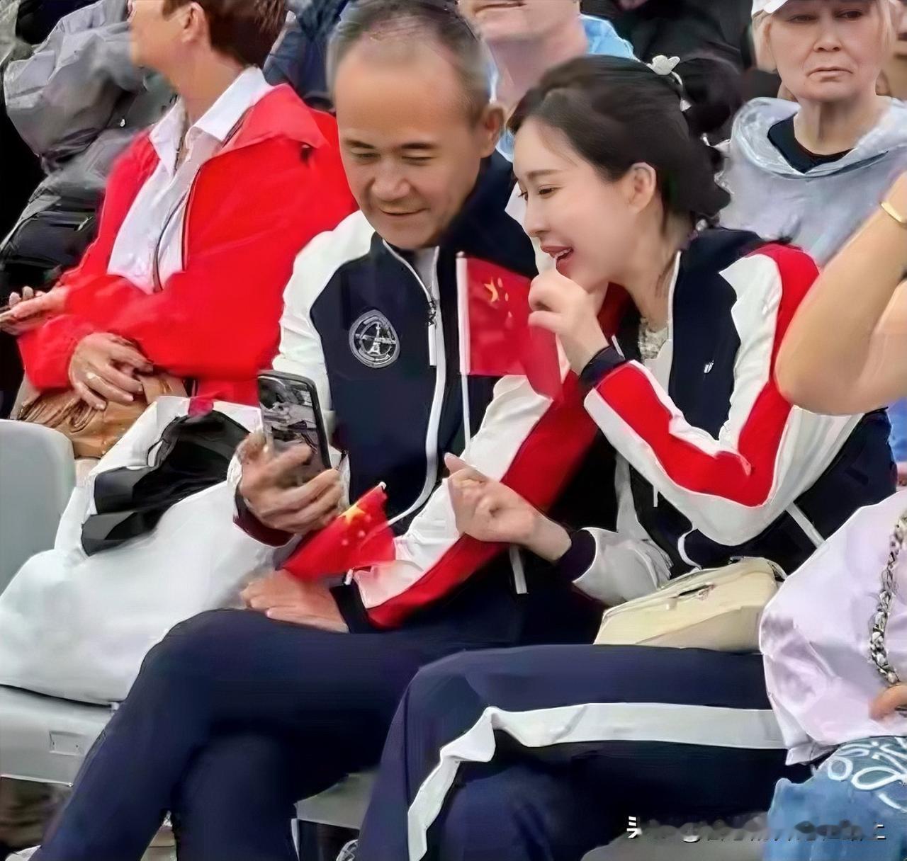 二人的情绪对立与需求错位十分明显。

王石在采访中多次表达对妻子晚归的焦虑，称独