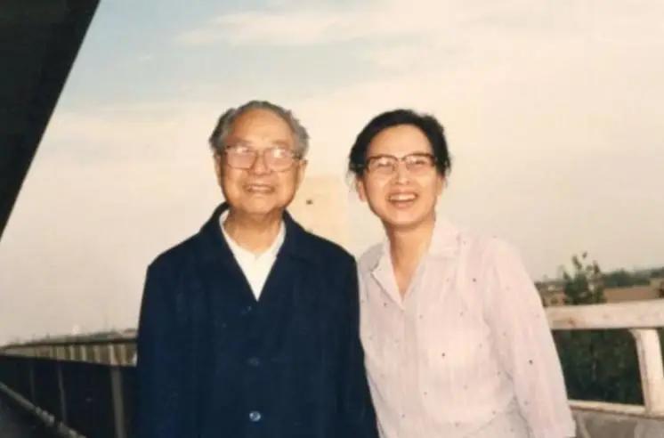 1956年，开国中将成钧在妻子周月湘去世后再次结婚，没想到，这次结婚没能得到大家
