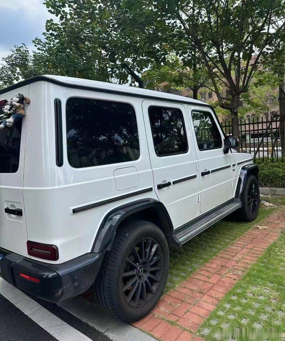 奔驰G500，选配暗夜组件，AMG包围，皮把手 ​​​