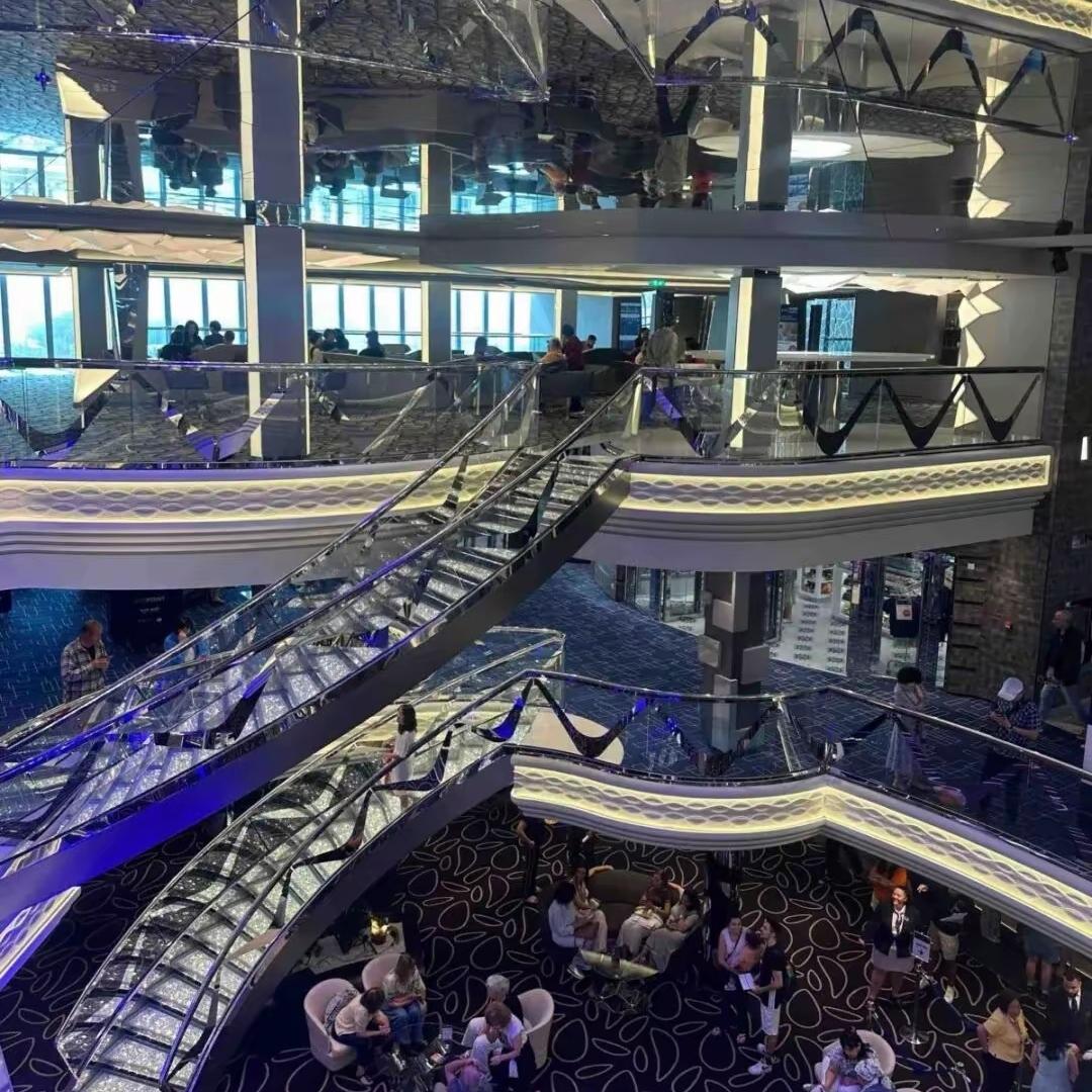 中东局势突变，
浙江32人旅游团
随“神女号”邮轮滞留迪拜。
 
       