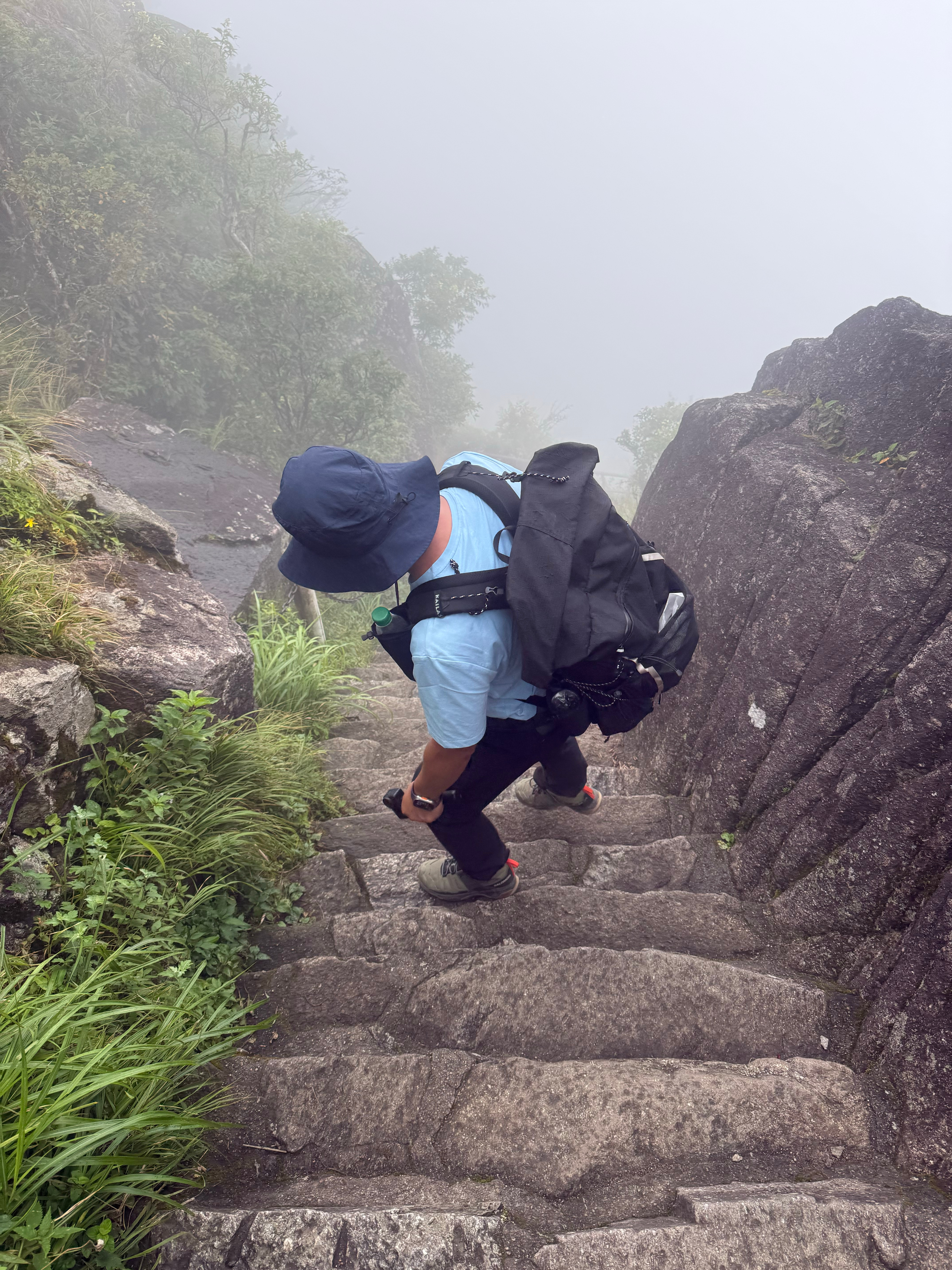 冒昧问一句各位前辈武功山徒步下山都是这种道吗？ 