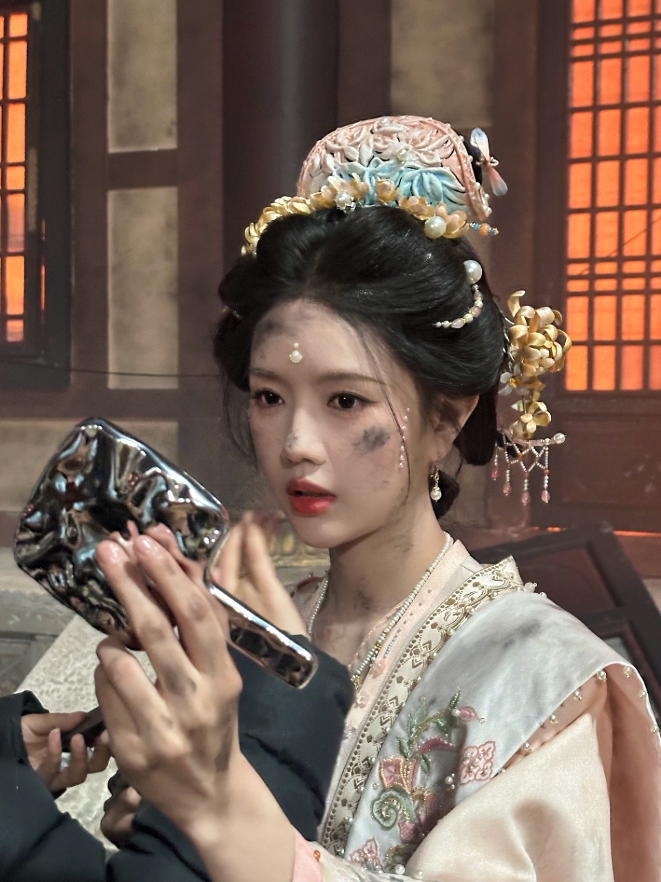 喻钟黎李卿快亲上了李卿喻钟黎老实人麦个大的终于等到喻钟黎李卿共创！清爽害羞的两个