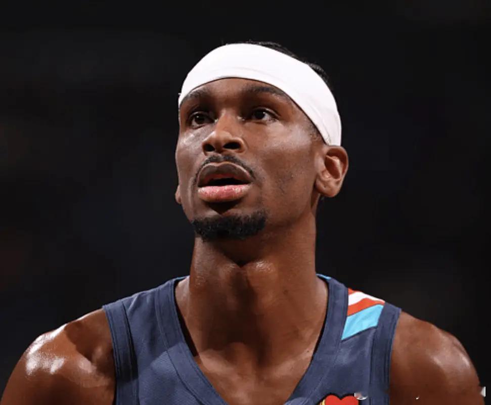 雷霆官方：亚历山大因肘部滑囊炎将缺席明日对阵爵士的比赛球迷评论：突破顶肘撞开空间