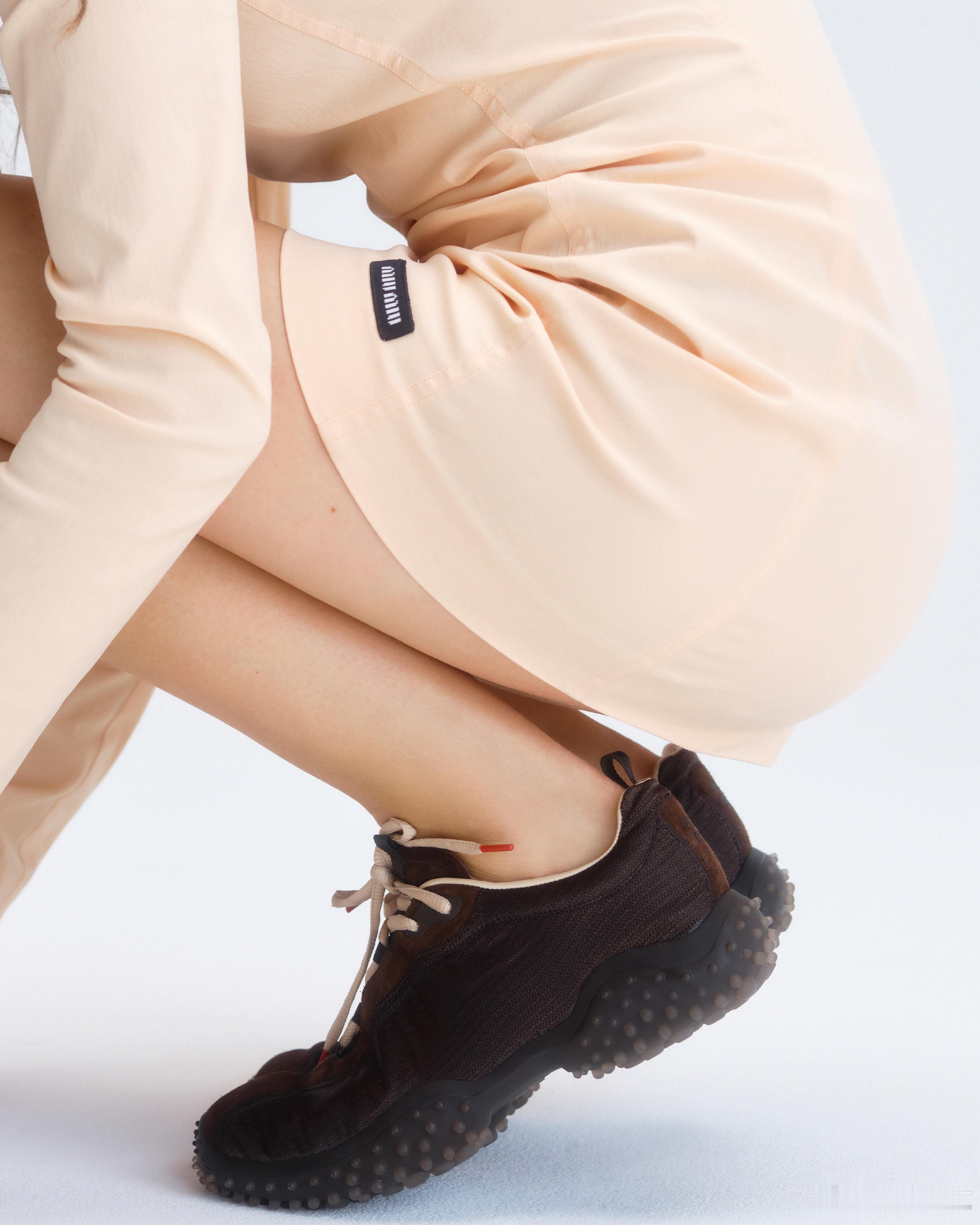 虎弟说时尚 Miu Miu Bubble Shoes履汲取自一个以运动美学为灵感