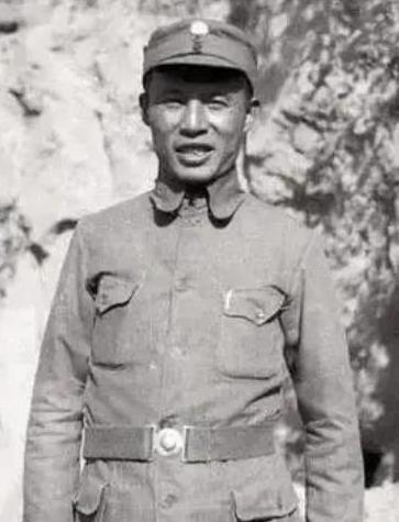 1941年，3000多日军压过来。 吕正操 通知撤离时，朱占魁正啃着 玉米饼子 