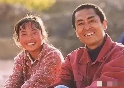 1999年，张艺谋捧红了农村女孩魏敏芝。拍完戏后，魏敏芝想进演艺圈，张艺谋却不同