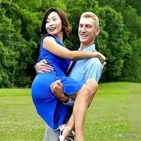 敬一丹女儿王尔晴与外籍丈夫的浪漫留影敬一丹大姐 王尔晴 敬一丹乌龙热搜 
 
作