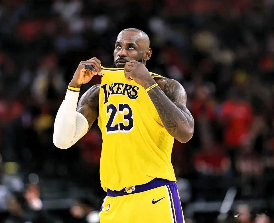 阿里纳斯一针见血！41岁詹姆斯从不让球迷失望，看他打球永远值票价

纵观NBA数