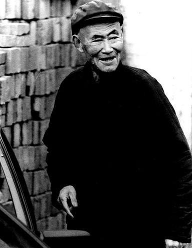 曾连续三届担任中央委员会委员，七八年被免职回家务农，他有一个终身无法释怀的遗憾