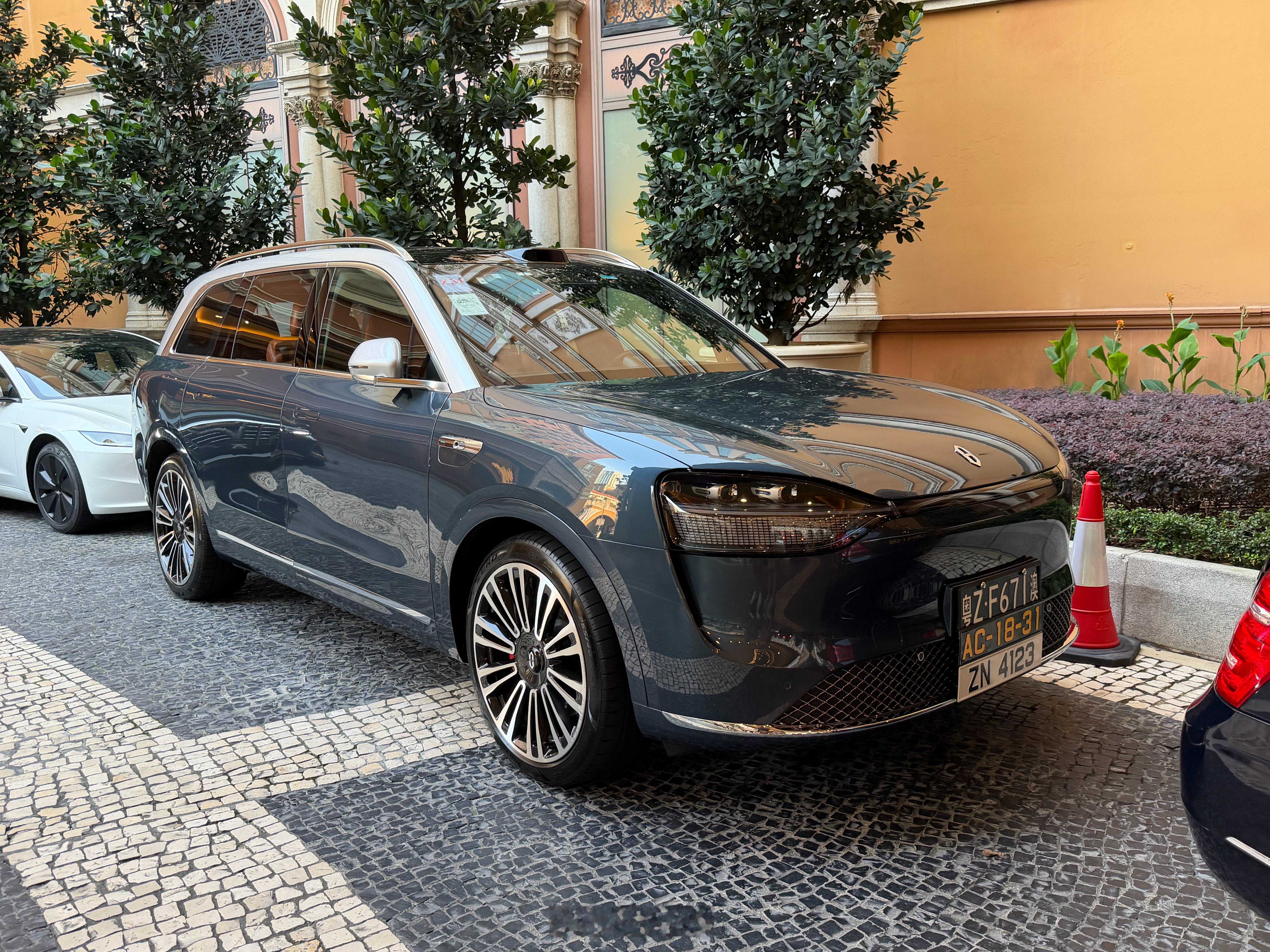 孤傲的M9，唯独没有绿牌有没有颜值高了一点？2026北京车展问界m9