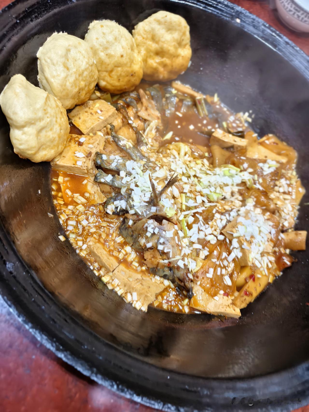 夏日生活打卡季 地标山西偏关小县城，猫姐的日常生活状态，小酒一瓶，知己二三，菜品
