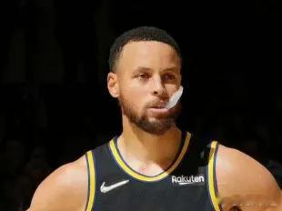 今日，NBA名宿沙奎尔-奥尼尔与A-史密斯在一档播客节目中，谈到了斯蒂芬-库里历