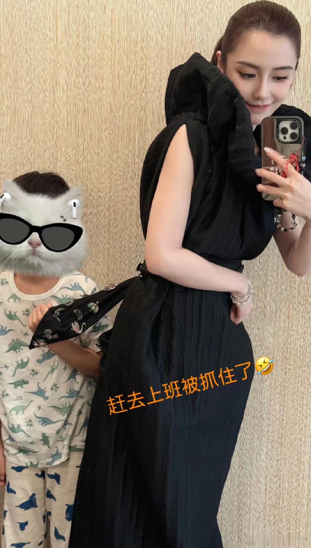Angelababy带小海绵参加巴黎时装周 Angelababy晒与小海绵合照，