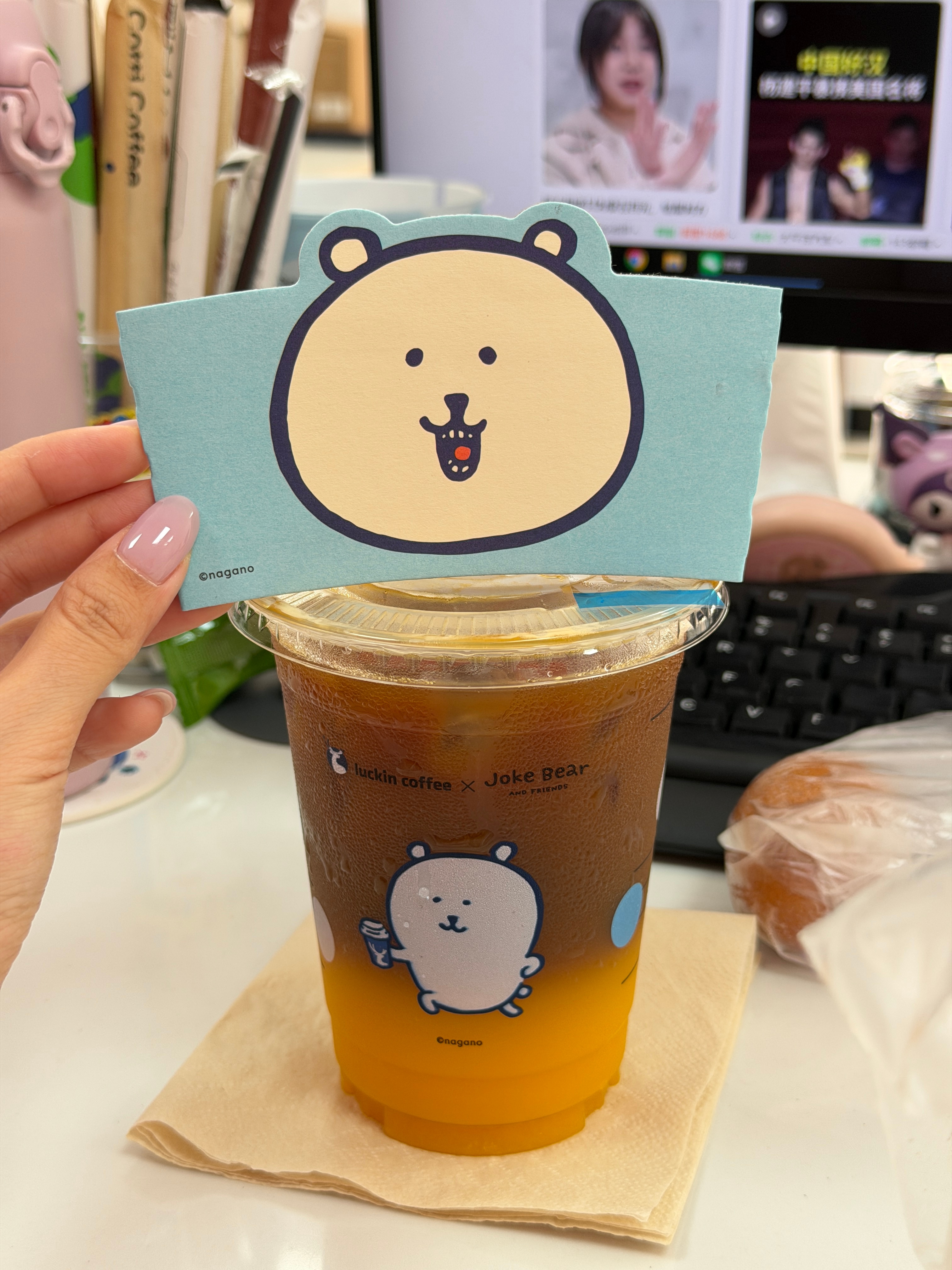 好久没喝橙c 居然还是好喝的自嘲怂你怎么长牙了