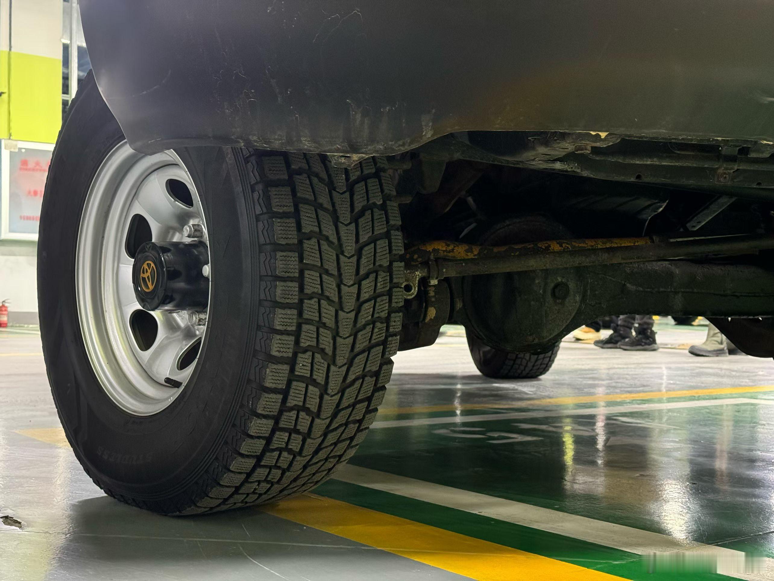 在朋友圈看到了好漂亮的陆巡FZJ105…… 