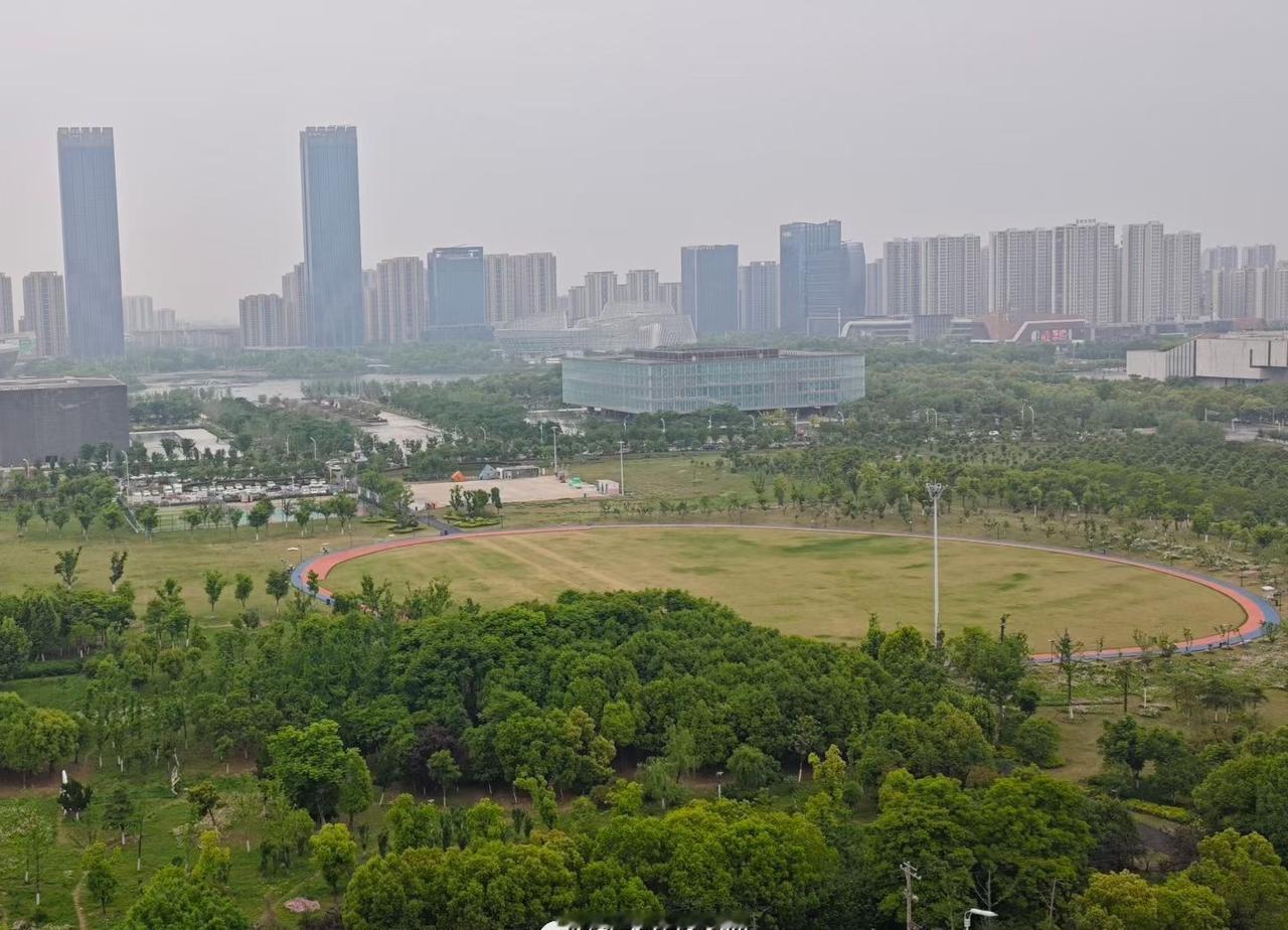 其实阜阳现在城市面貌真的挺好的，之前有很多地方是拿的出手的。 ​​​