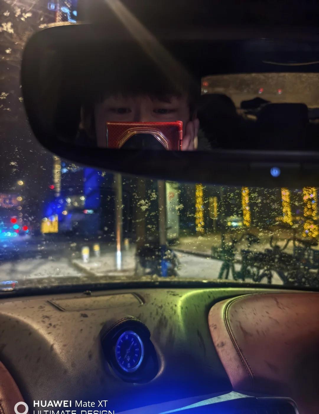 北京 又下雪了说是
三月份的雪 确实也不常见 北京