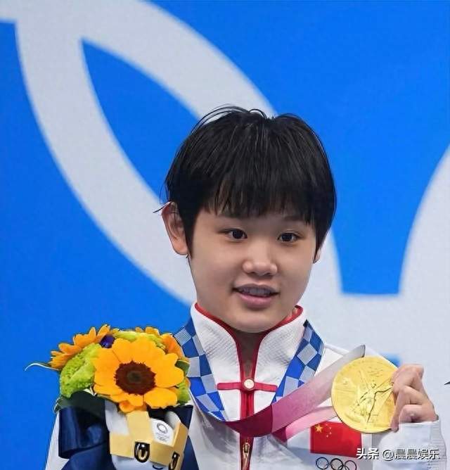 22岁奥运冠军存款为0：三张卡归亲妈管，退役后直播还被骂！