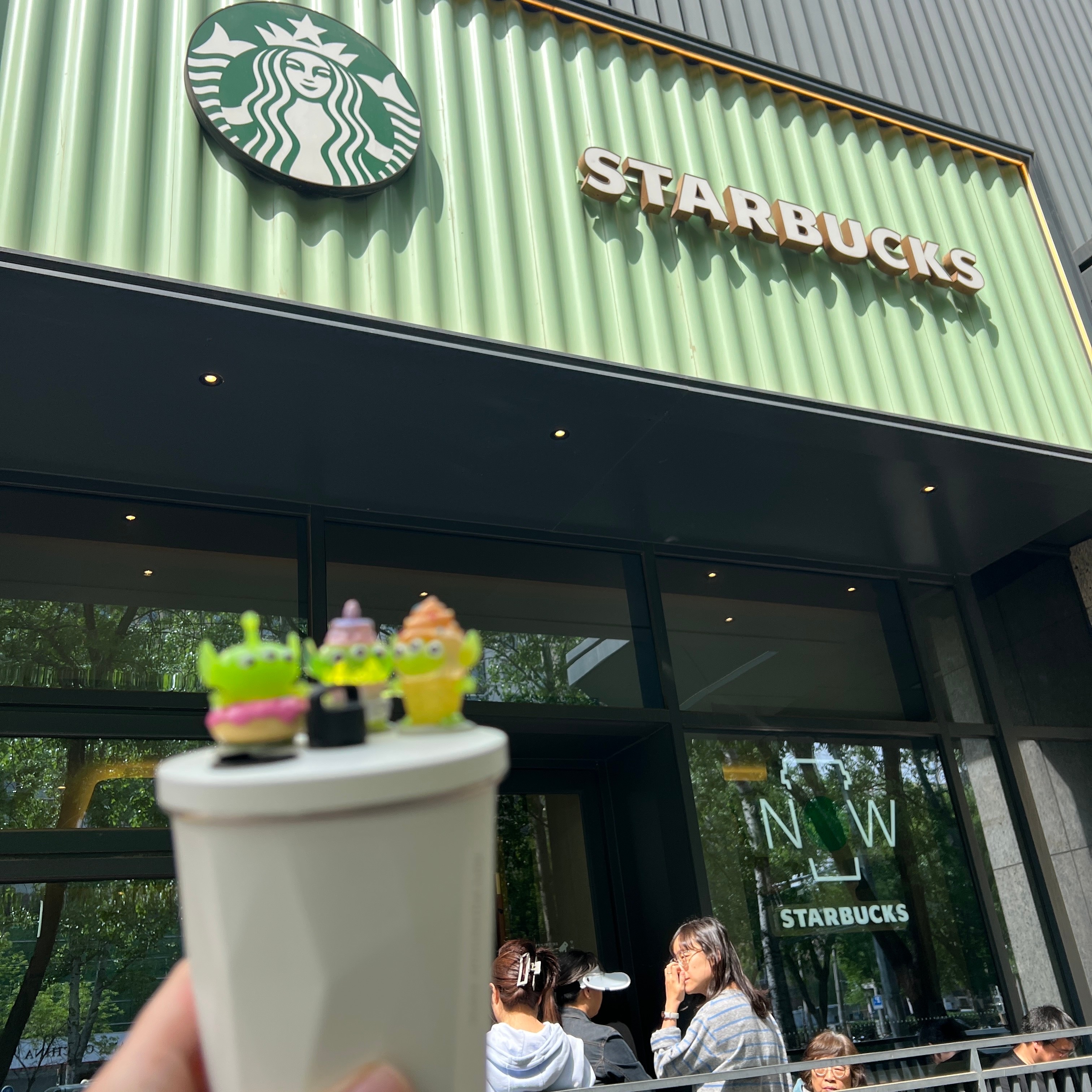 星巴克免费咖啡 俺的粉丝友友告诉我可以领免费咖啡，但是我错过了太可惜了