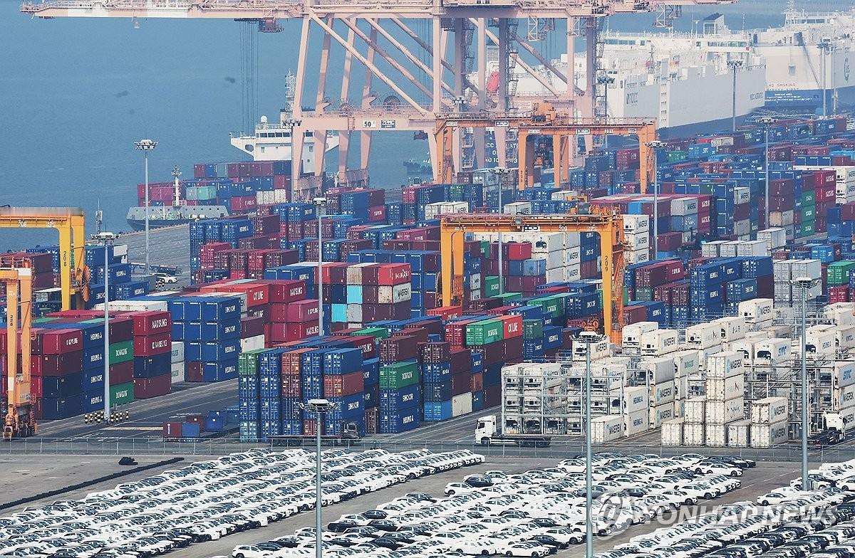 韩国4月出口额连续第二个月超800亿美元，对华出口增加62.5%。

韩国政府周