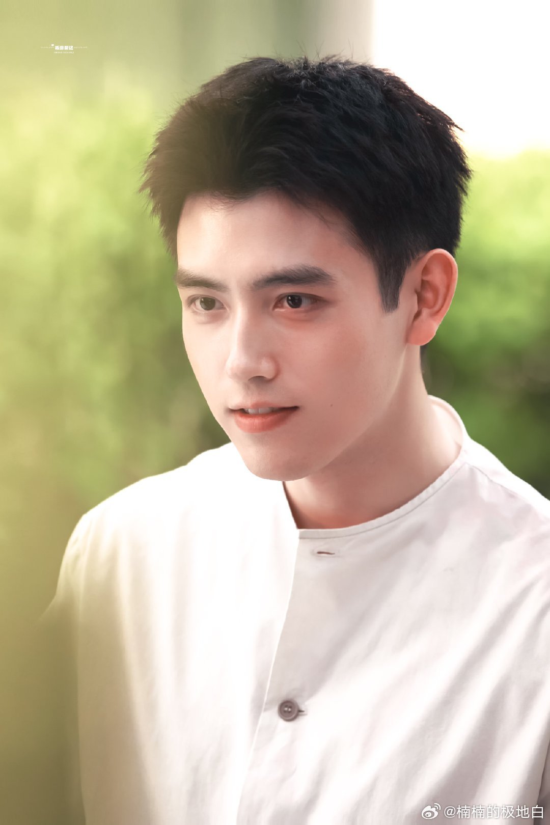 谁在害阿瑟 阿瑟这条路走得太热闹，开播前被念叨，剧一火黑料就跟着来。但数据和观众