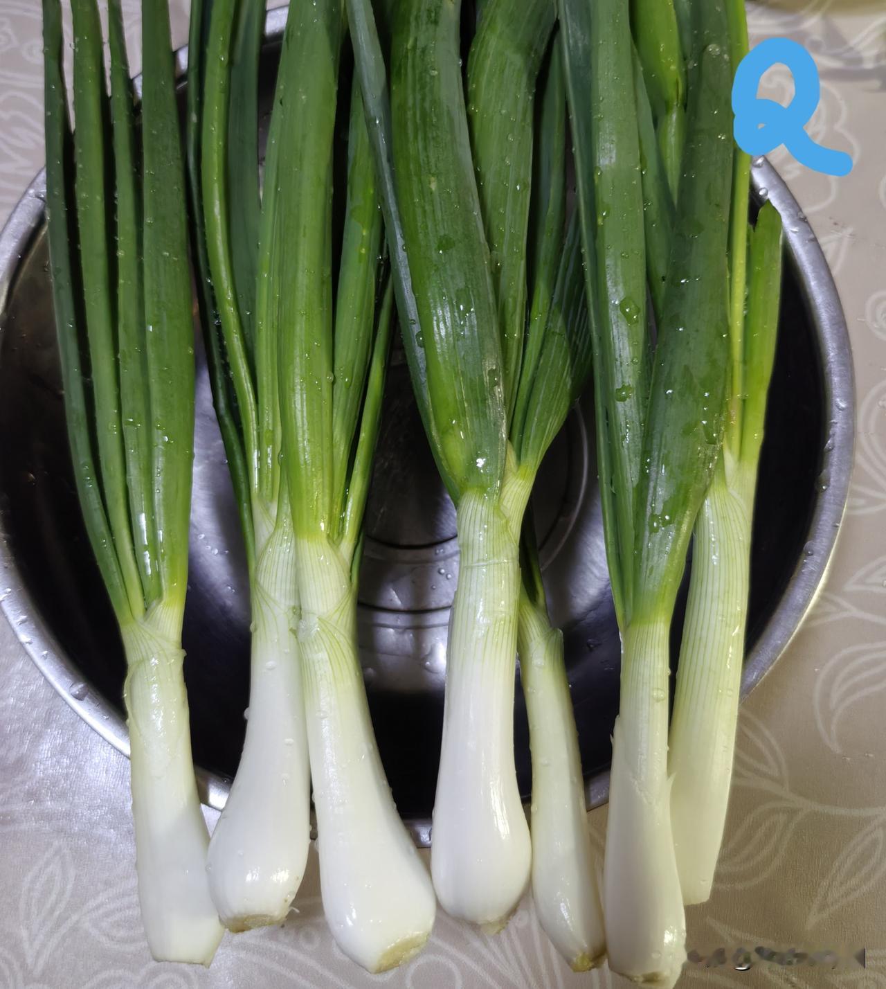 洋葱生吃好,还是熟吃好?洋葱生吃好还是熟吃好，要看采收时间，要看品种，更要注重不