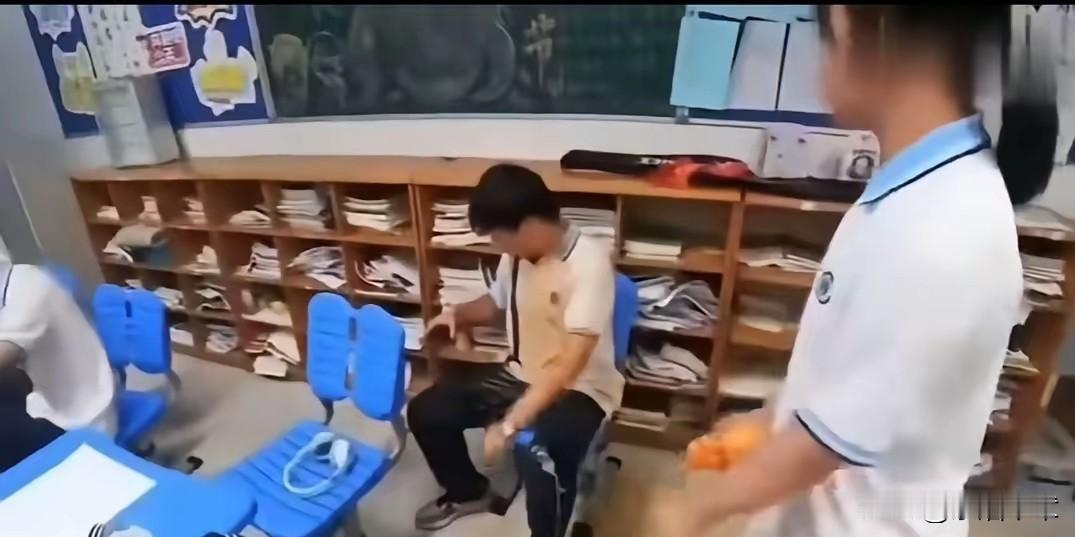 成绩差就该泼人，反击活该被骂，这世界还能好了吗

你知道吗，最近出了这么一件事，