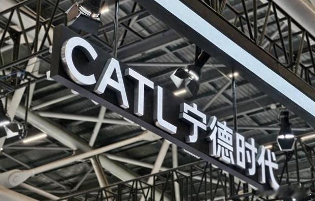 动力电池排行榜又刷新了！宁王（宁德时代）还是稳坐头把交椅，全球每三块多汽车电池里