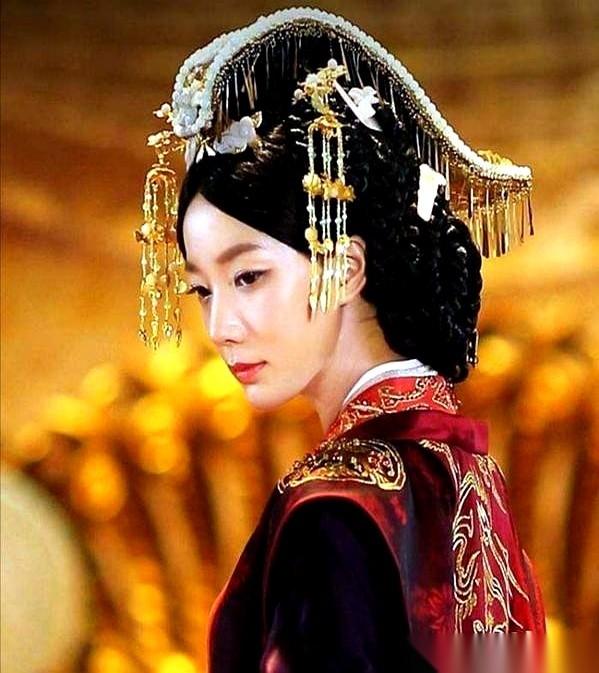 翻开汉代后宫的记录，卫子夫熬死废后陈阿娇的这18年，绝对是一场最憋屈的仗。按理说